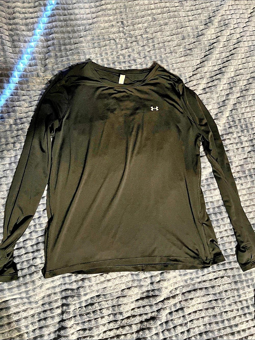 Under Armour women’s Black Long Sleeve Shirt Size Medium